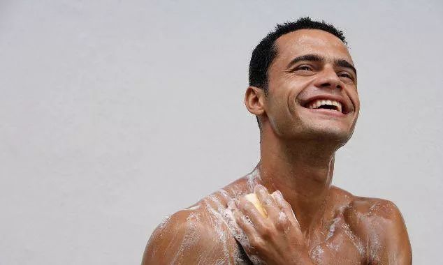 男人洗澡时，越爱洗这3处，更有利于“肾脏”健康强壮