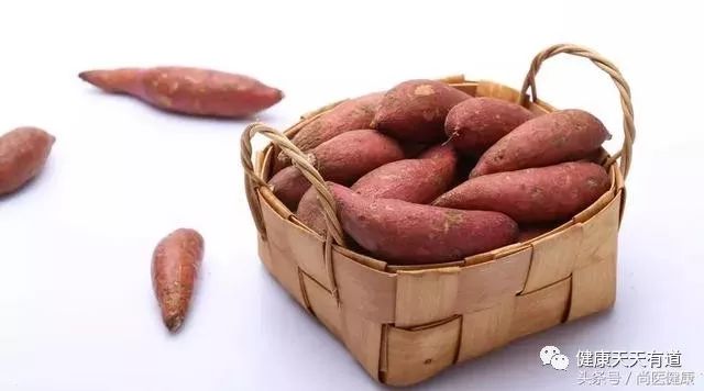 秋冬季烤红薯美味香甜，常吃红薯好，营养丰富减肥养生必备良品