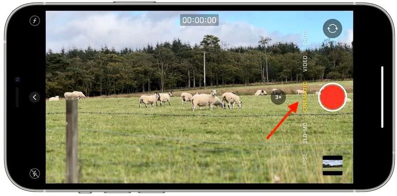 如何使用iPhone 13在“电影效果”模式下拍摄视频？