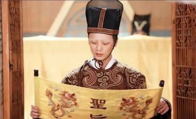 中国历史上“最可敬”的太监，宣读圣旨时故意读错一字，救下千人性命