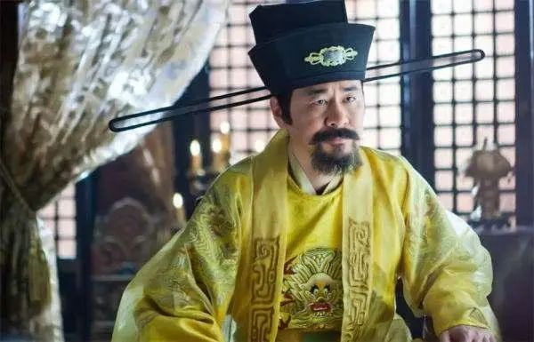 中国历史上的“捡漏神话”，一觉醒来成了皇帝，开创319年的大好江山