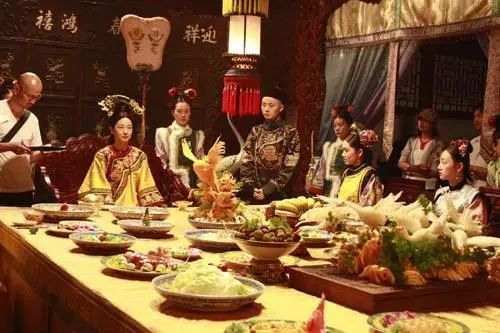 皇帝年夜饭只吃5个菜，皇子气急说6字，结果当场被扇2巴掌