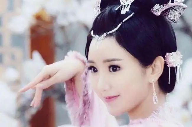 中国历史上年龄最小的皇后，成为皇后时仅5岁，14岁时成为太皇太后