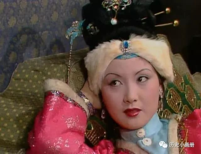 红楼梦：她只想赚贾琏几个钱，没想到王熙凤要了她一条命
