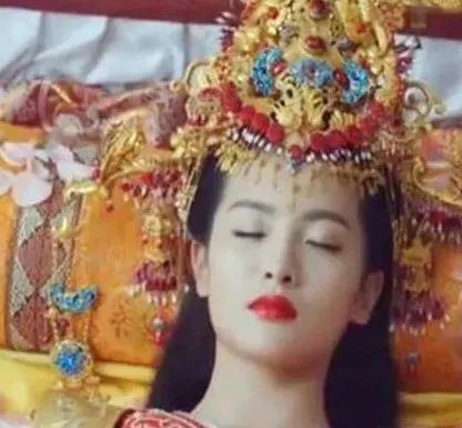 南京发现朱元璋女儿陵墓，其中还有人居住，就睡在公主的棺材上