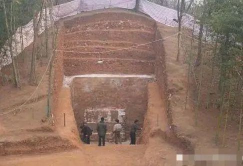 朱元璋儿子墓挖开，墓内有6个明朝女子，枯坐石棺六百年