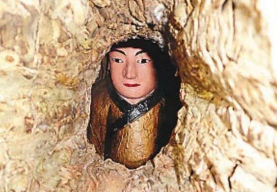 中国神秘千年古树，中间竟藏着一“小孩”，专家至今都无法解释