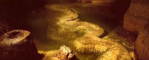 湖南有个神秘山洞，洞里盘着一条吞云吐雾的“活龙”，已存在千年