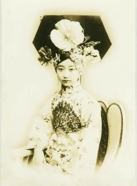 清朝皇室女子真实美照：皇贵妃端庄秀丽，图6为大清最美格格