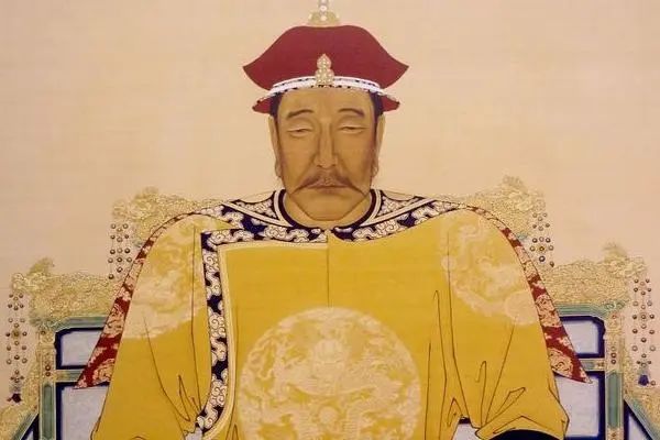 清朝灭亡后，倘若12位皇帝在地府相聚，努尔哈赤第一个要抽谁耳光