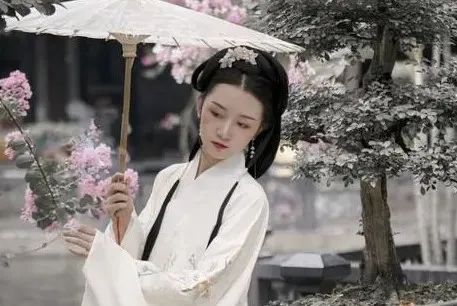 现实版叶轻眉：疑似穿越清朝，她仅活29岁，却惊艳世界200多年