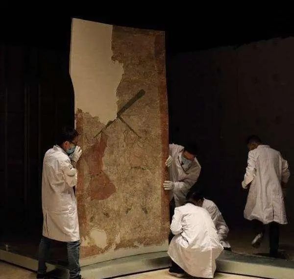 400平超大古墓被盗，盗墓人没见识留下此物，考古专家：不识货！