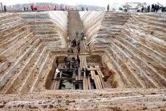 战国大墓现13米盗洞，挖出6辆“劳斯莱斯”，文物或改写历史