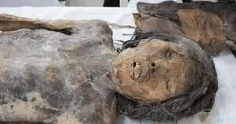 重庆一村庄发现宋朝墓葬，出土纯金“睡美人”，吓到考古专家