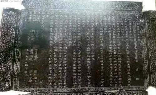 内蒙古出土一古墓，一对夫妻相互依偎，专家：1000年，终于找到了