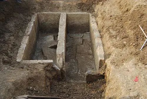 千年古墓挖出9条盗洞，珍宝却一件不少，专家开棺后：墓主太狡猾