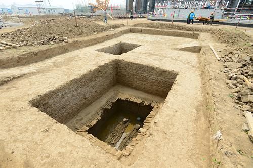 农民上山发现古墓，里边没棺木、陪葬品，专家：保守估计值10亿