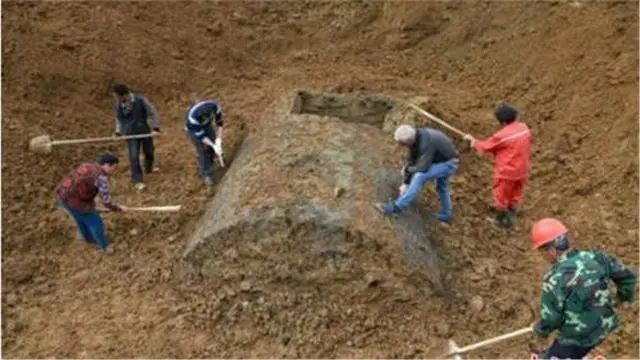山西发现三千年的古墓，墓中出土一条龙，专家：墓主与姜子牙有关