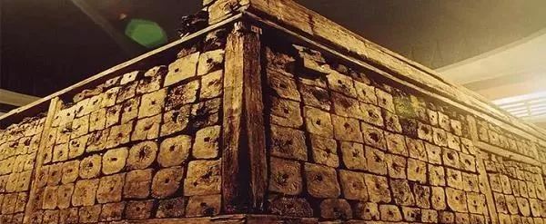 南昌汉朝古墓散发“奇香”，考古队挖了5年，出土文物有10吨！