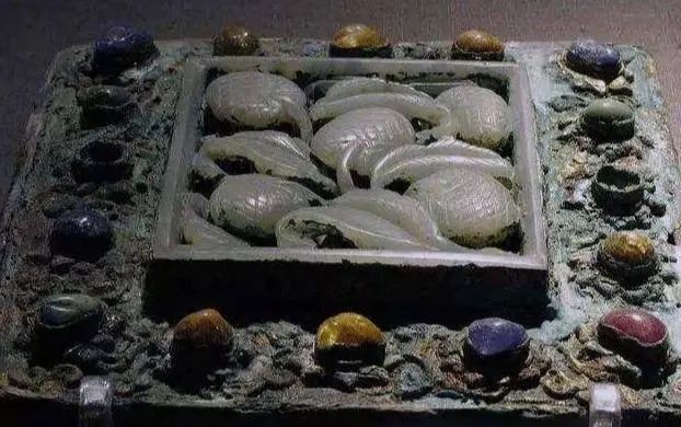 湖北发现一座海墓，出土宝石3400件，专家：惊天宝藏