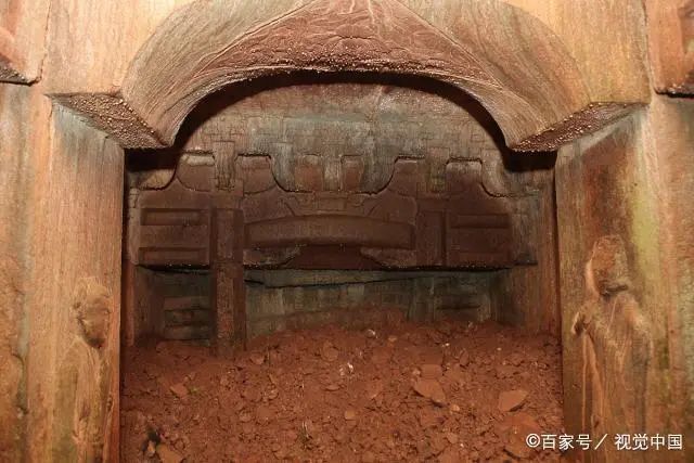 古墓棺椁上写着“开者即死”，考古工作者冒险打开，诅咒灵验了吗