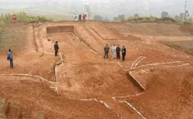 陕西岐山发现西周大墓，墓中竟出土对讲机和手电筒，气坏考古专家