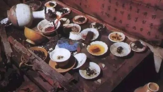 河北发现千年古墓，出土一桌美酒佳肴，竟意外填补中国历史的空白