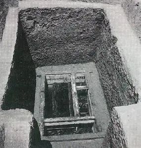湖北发掘千年古墓，墓主嘴中含金印章，枕边还有写给阎王的“信”