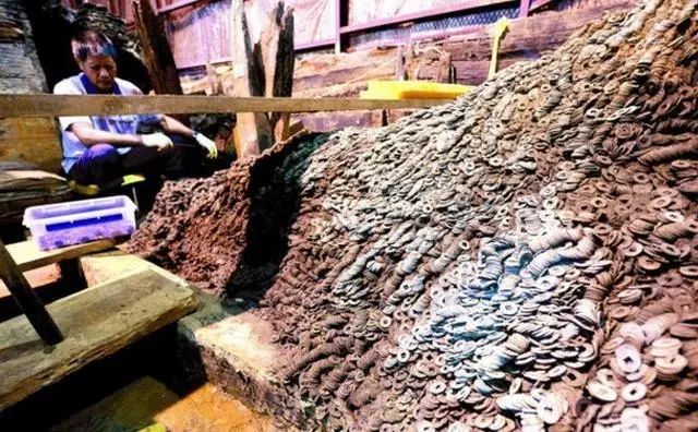 江西海昏侯墓挖出10吨铜钱，出土失传1800年古籍，将重新改写历史