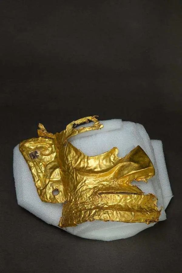 三星堆为何有大量黄金面具，黄金从哪里来的？说是捡的你敢信吗？