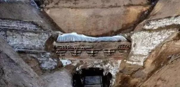 一个小山村发生“地震”，考古队挖出贵妃墓，出土一万件珍贵文物！