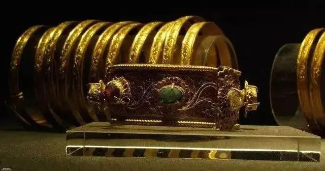 最奢华陵墓：出土文物黄金饰品5000件，专家进入陵墓无从下脚