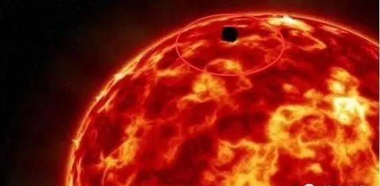 外星人在获取能量？太阳表面疑出现UFO，这已不是第一次出现！
