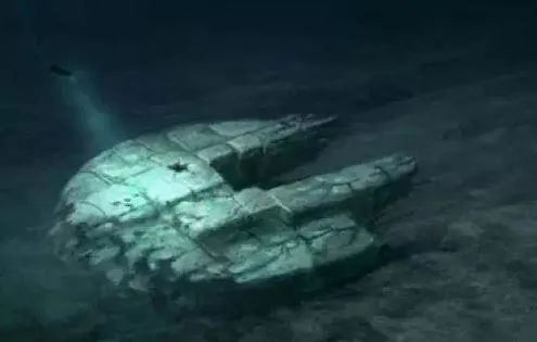 海底真的拍到了外星飞船！60米长巨型金属怪物，专家：太先进了