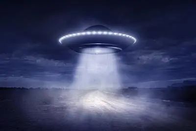 不明飞行物UFO在日本频繁出没，地球上空可能存在多个外星文明