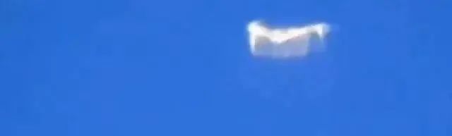 德国上空出现不明飞行物，飞行途中会突然变形，疑似外星人的飞行器！