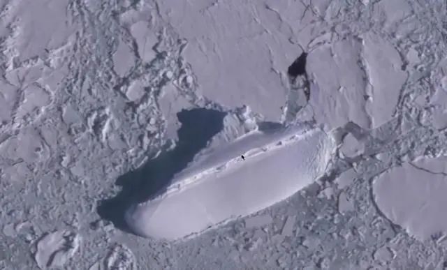 南极发现神秘“冰船”长达120米，难道真的存在外星基地？