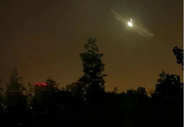 时隔１６年，内蒙古再次出现UFO，在空中待了几分钟突然消失