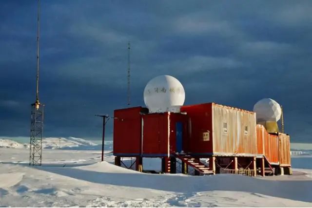 南极发现神秘“冰船”长达120米，难道真的存在外星基地？