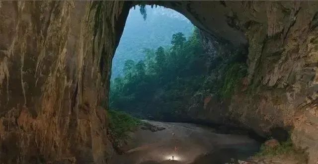 印尼发现“时空隧道”？隧道内白骨遍地，警察怀疑是外星人所留