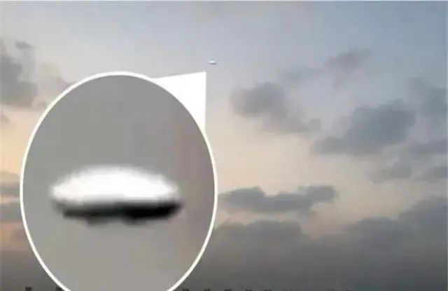 迪拜上空发现“UFO”，天空悬停持续高速旋转，网友议论纷纷！