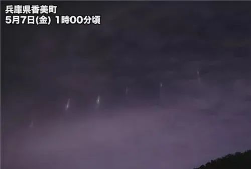 “不明飞行物”又出现了？50多枚不明光柱入侵日本夜空，肉眼可见