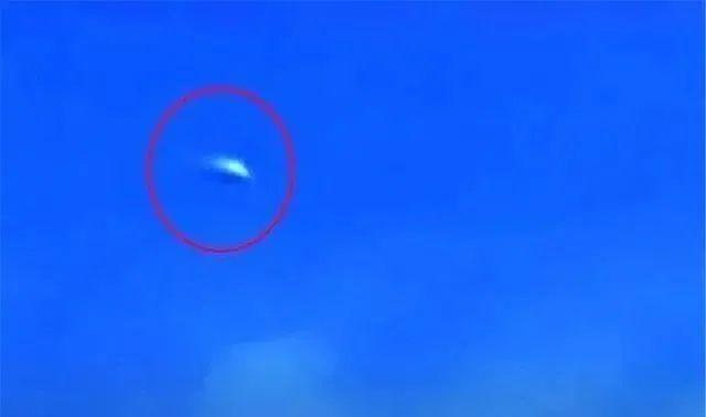 UFO去英国了？数千名居民看到500米巨型“UFO”，它要入侵地球？