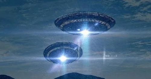 沈阳天空出现巨型光柱，犹如“天梯”，难道真的有外星人？