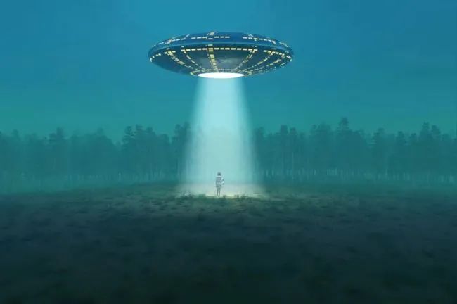 宇航员再次发现UFO踪迹，拍的照片清晰可见，外星人到底要干嘛？