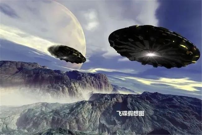 韩国天空出现白色不明物，长时间漂浮在山顶，外星人在监视我们？
