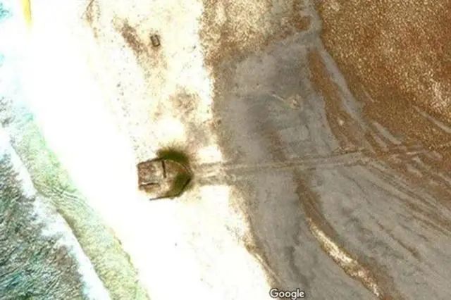 国外谷歌地球用户新发现，无人岛上有一个“坠毁的不明飞行物”
