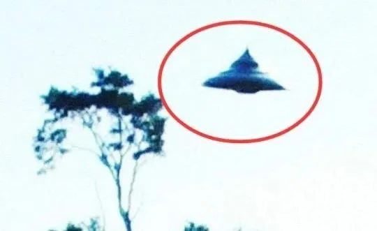 波兰男子拍到神秘“UFO”，40年来最清晰照片，专家鉴定无PS痕迹