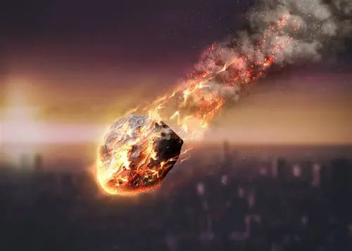 青海玉树出现“不明飞行物”，巨大火球划过天空，疑似陨石坠落