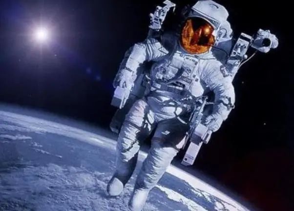 阿波罗20号飞船，在月球上发现的“三眼女尸”，是真是假
